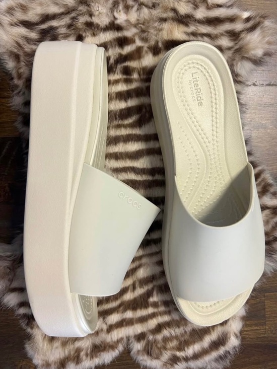 CROCS Shoes - Crocs Brooklyn Platform Slides Sandal, Bone